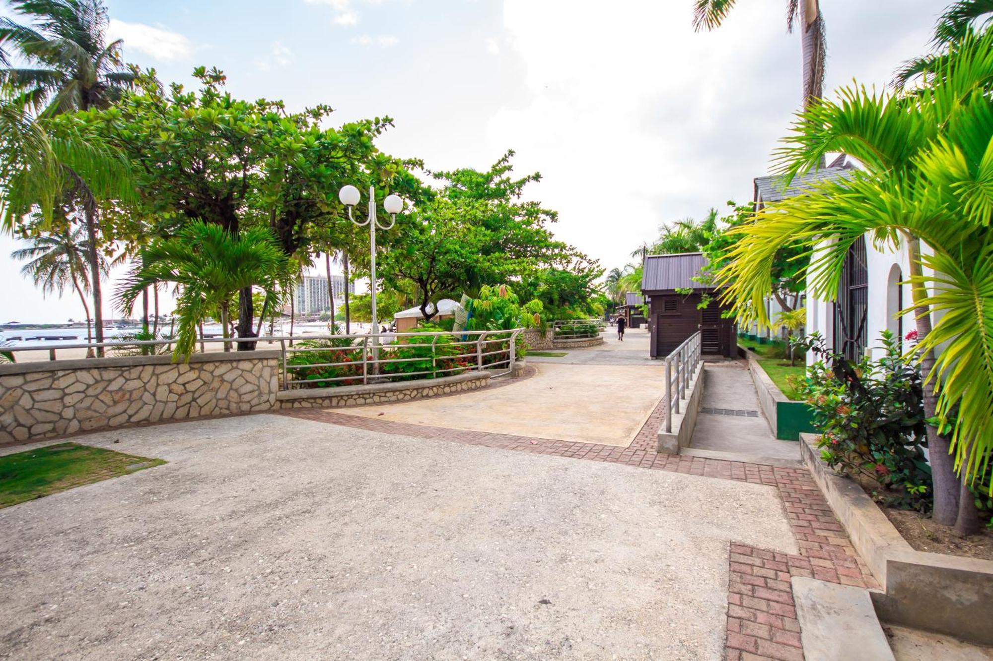 Ocho Rios On The Beach 1 Bed Sleeps 2-4 Buitenkant foto