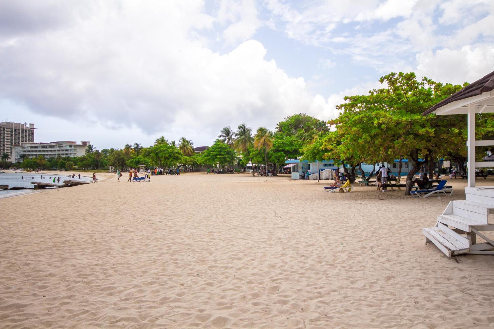 Ocho Rios On The Beach 1 Bed Sleeps 2-4 Buitenkant foto