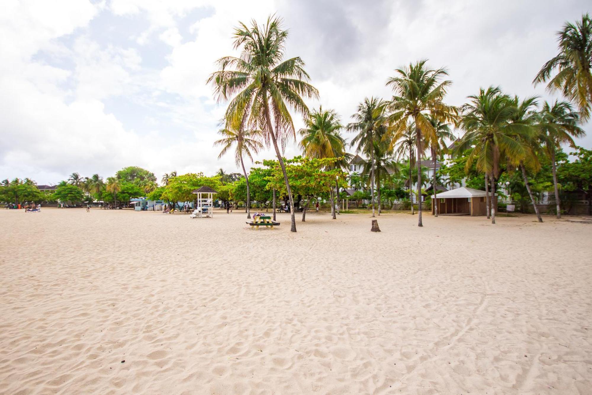 Ocho Rios On The Beach 1 Bed Sleeps 2-4 Buitenkant foto