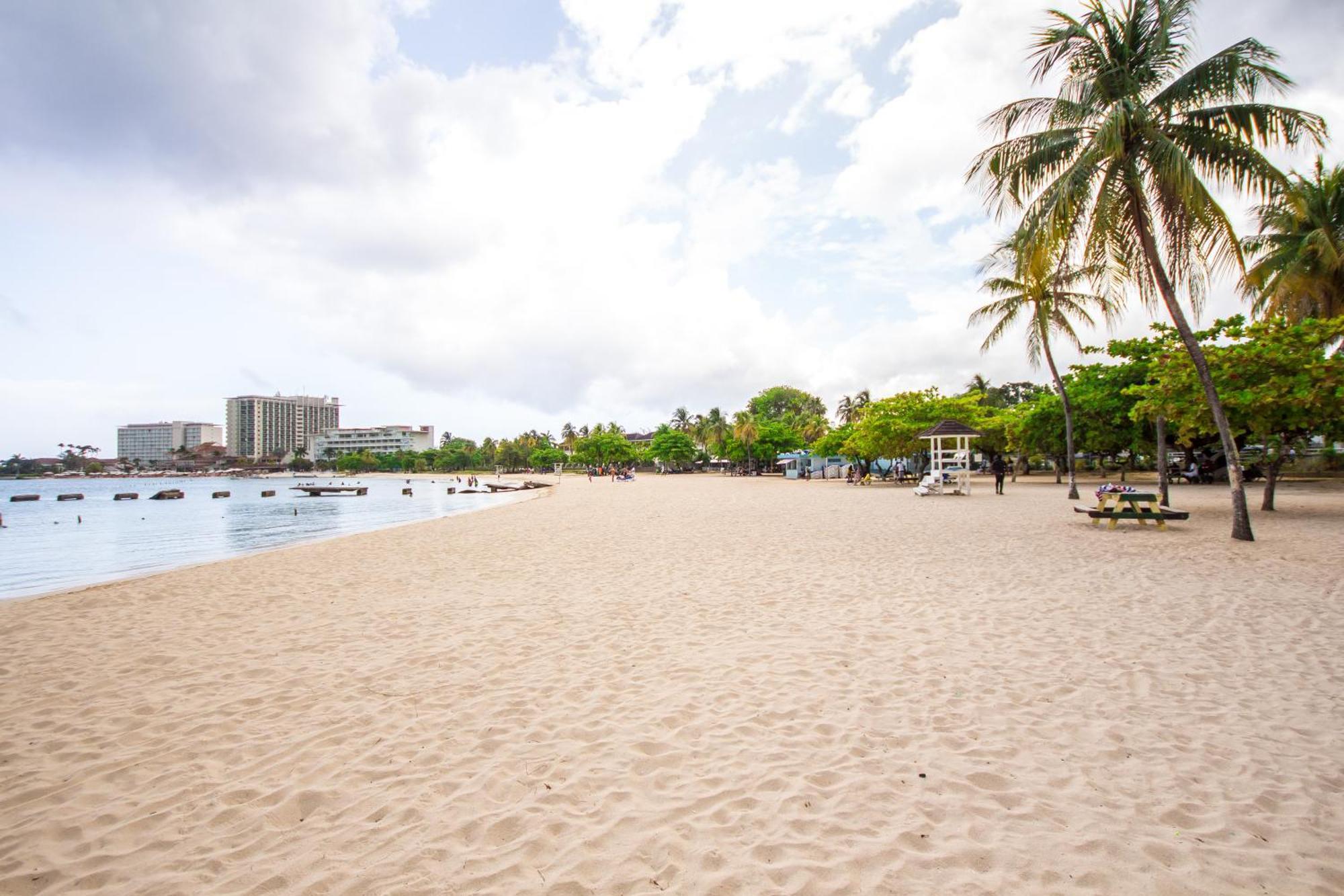 Ocho Rios On The Beach 1 Bed Sleeps 2-4 Buitenkant foto